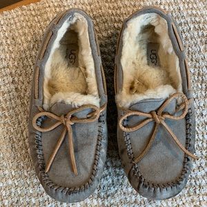 UGG Women’s Grey Leather Moccasin Slippers Size 7